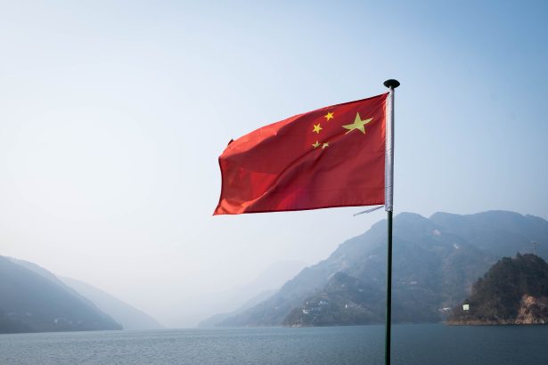 China Deploys YJ-20 Hypersonic "Carrier-Killer" Missile on Type 052D Destroyers, Expanding Naval Strike Power
