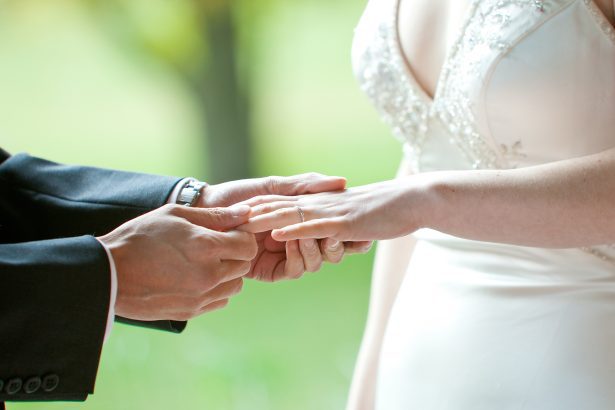 Curved Wedding Bands vs Straight Wedding Bands: Which Is Better?
